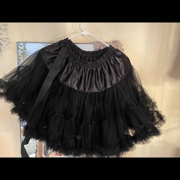 Black Selkie Caviar Dress Dupe (FREE PETTICOAT GIFT INCLUDED) - Picture 8 of 10